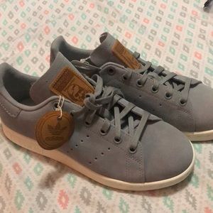 Adidas Stan Smith Suede shoes size 5y/ 7w